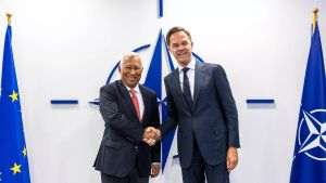 Sursă foto: www.nato.int/Antonio Costa, Mark Rutte